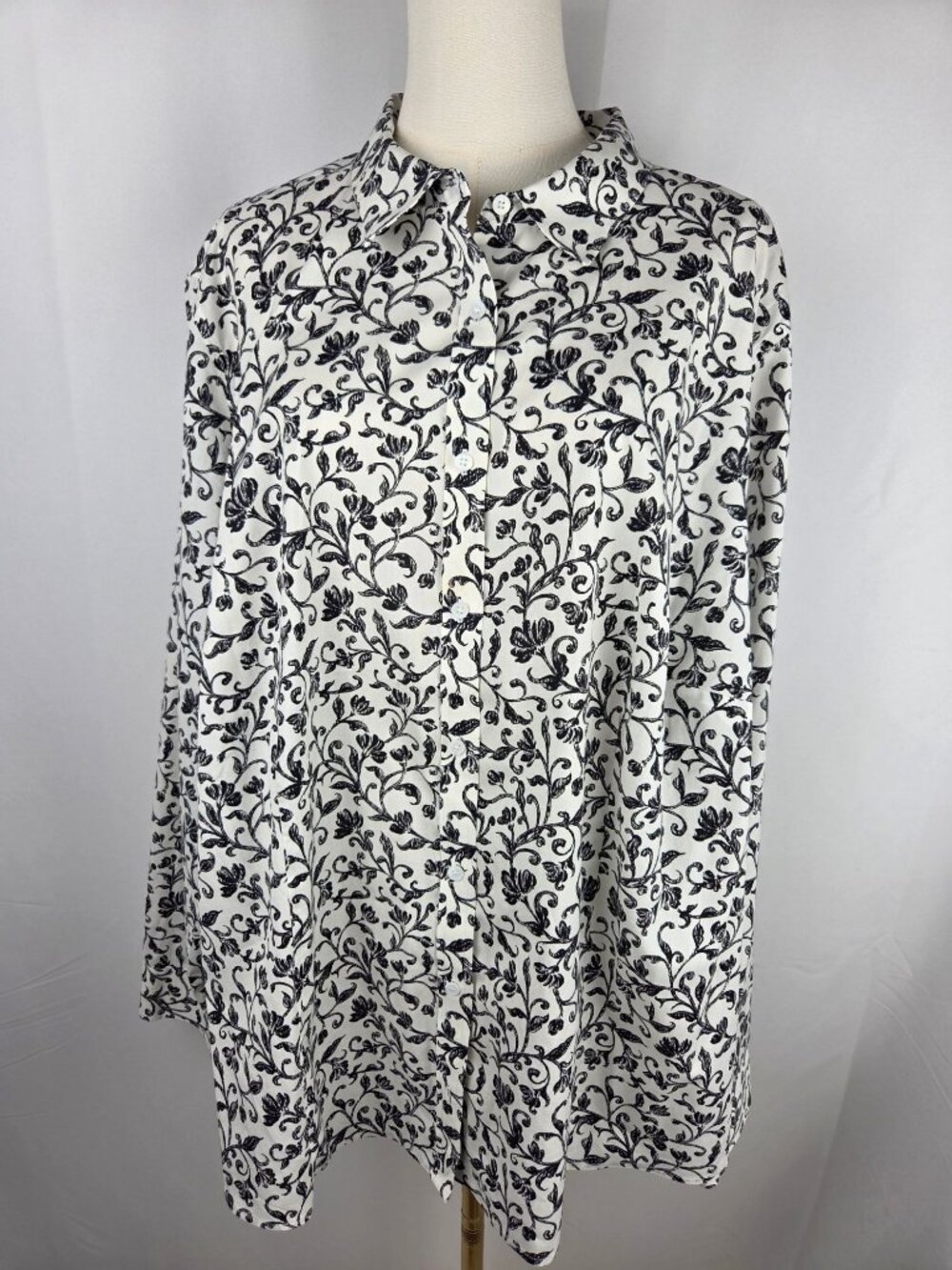 Talbots Black & White Floral Button-Up Shirt Size 24W Wrinkle-Resistant EUC!